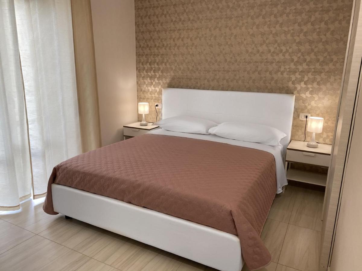 B&B Enjoy Happyness Pompei Bagian luar foto