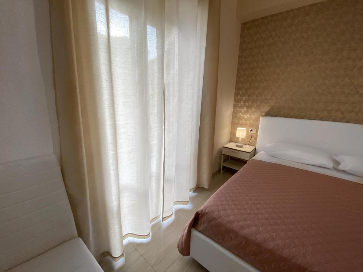 B&B Enjoy Happyness Pompei Bagian luar foto