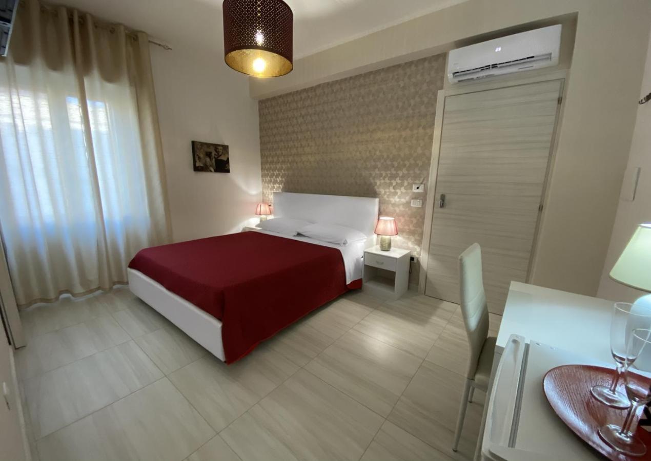 B&B Enjoy Happyness Pompei Bagian luar foto