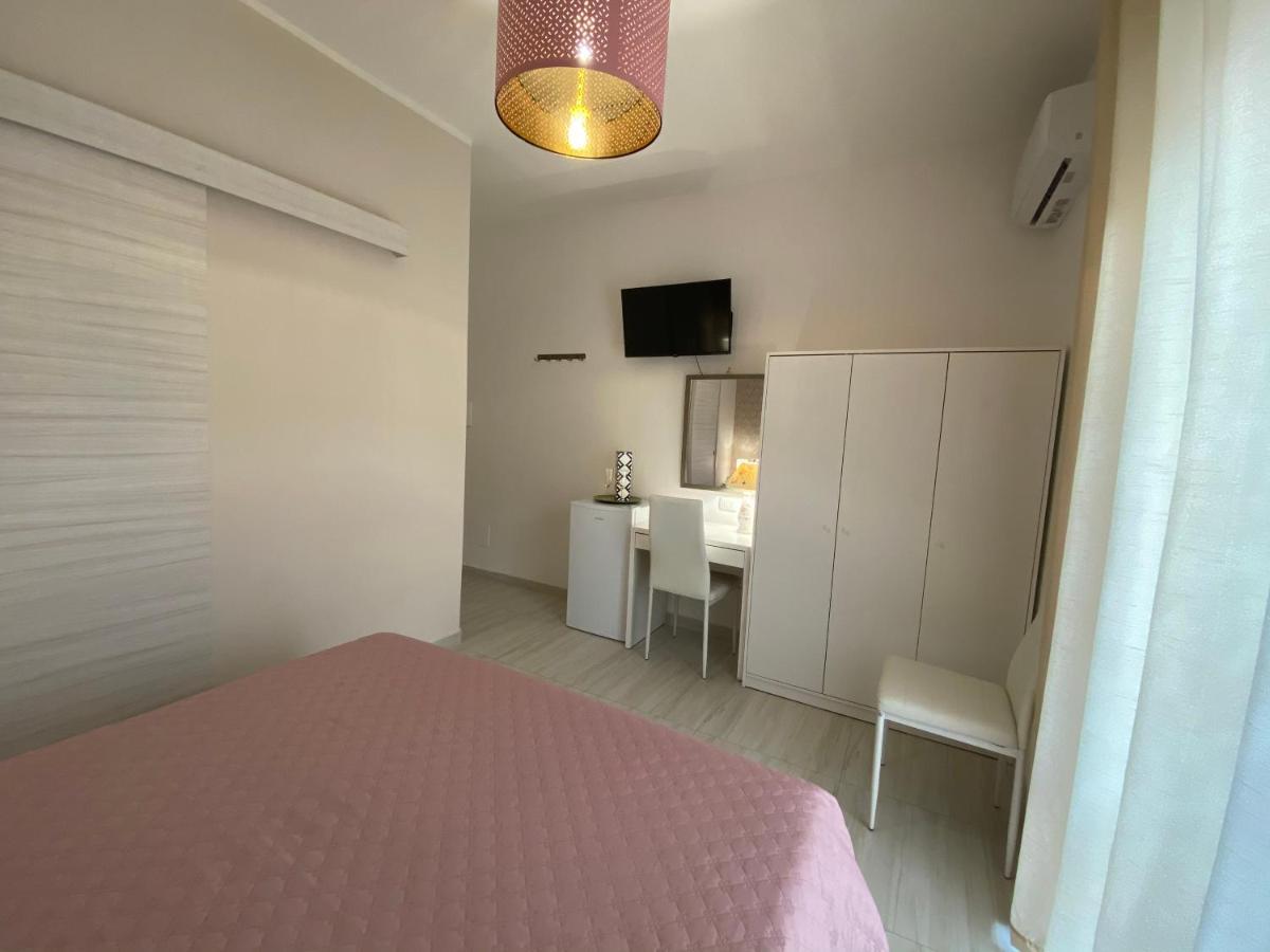 B&B Enjoy Happyness Pompei Bagian luar foto