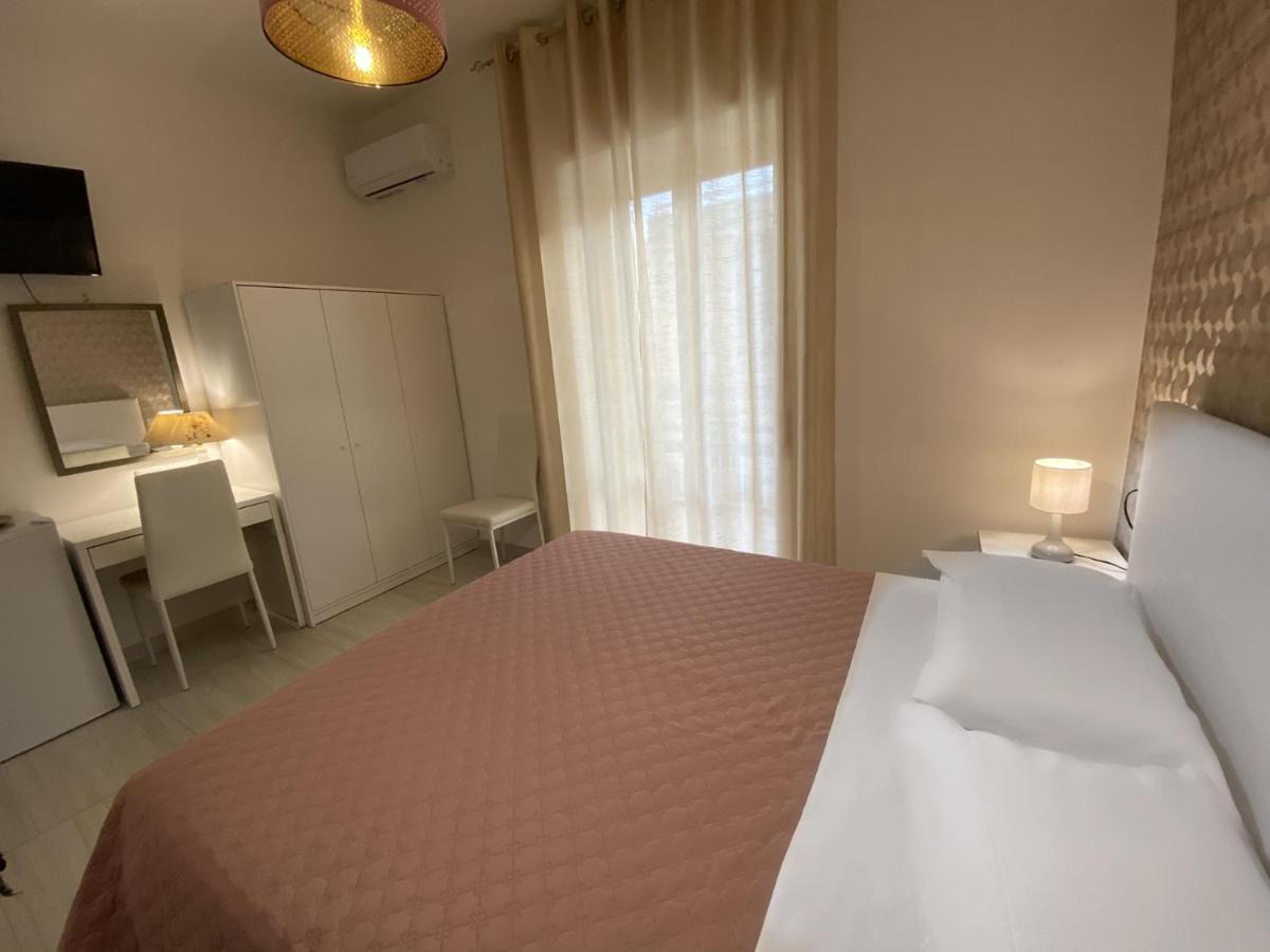 B&B Enjoy Happyness Pompei Bagian luar foto