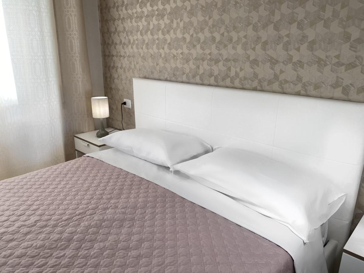B&B Enjoy Happyness Pompei Bagian luar foto