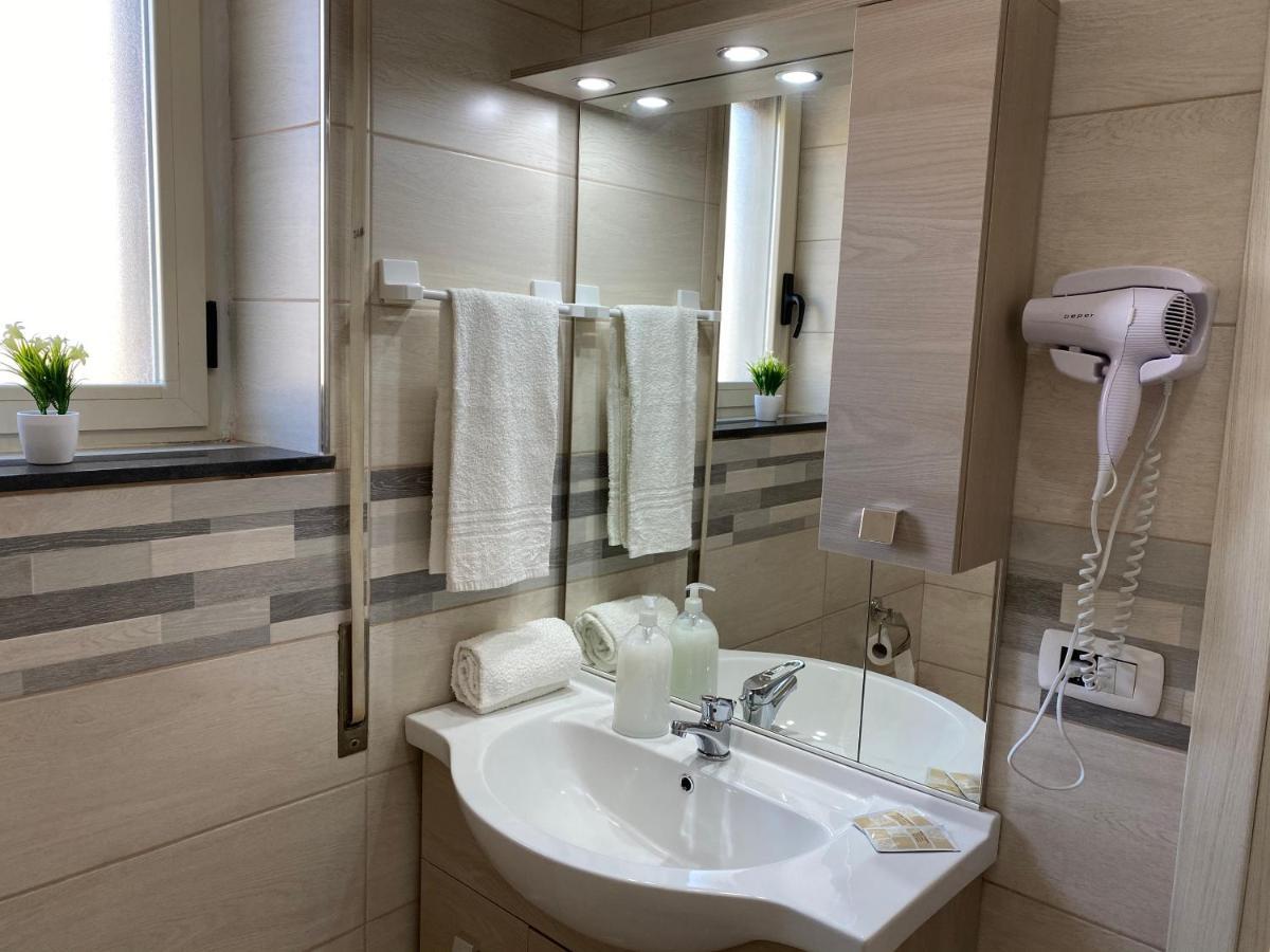B&B Enjoy Happyness Pompei Bagian luar foto