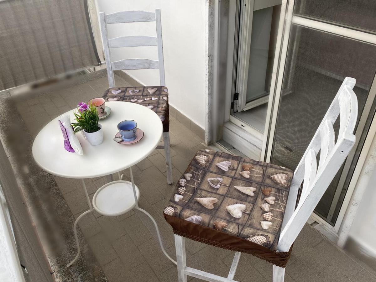 B&B Enjoy Happyness Pompei Bagian luar foto